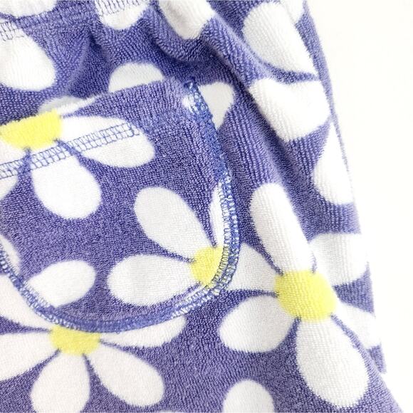 11 Mini Boden Terry Daisy Print Shorts - Picture 2 of 4